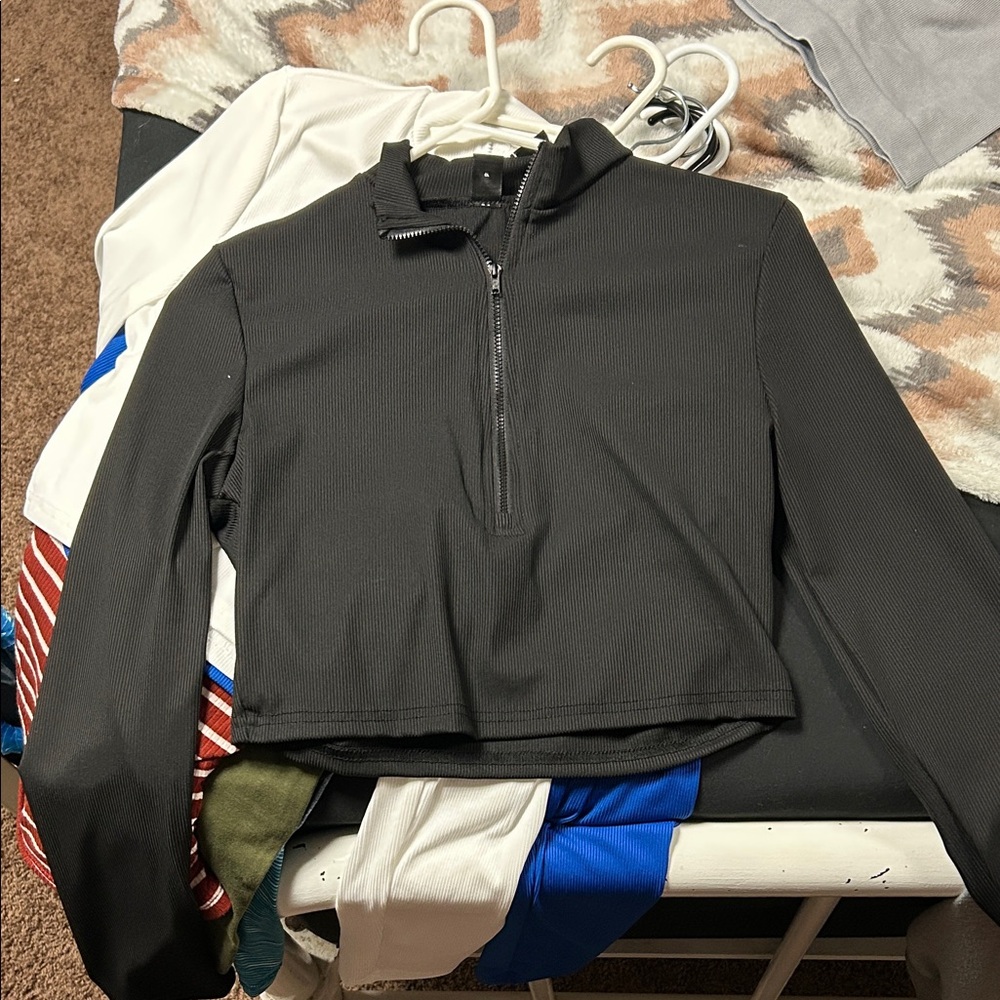 SHEIN Black Quarter-Zip Cropped Pullover